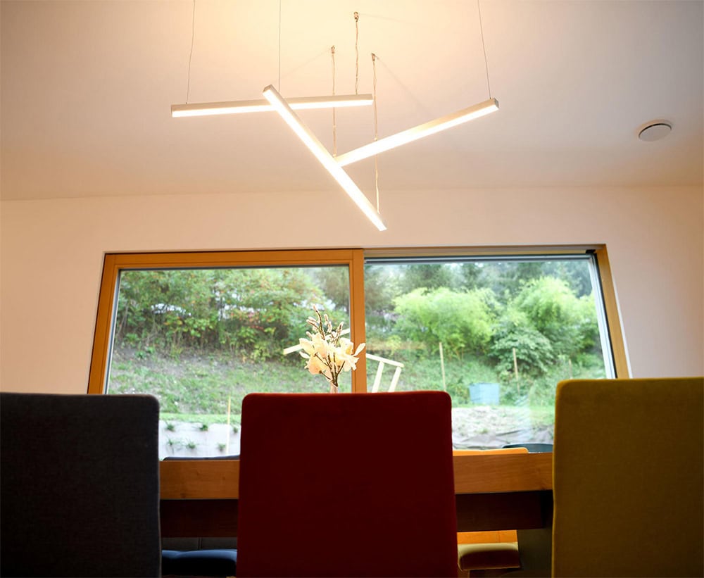 viseči profil za LED trak v jedilnici